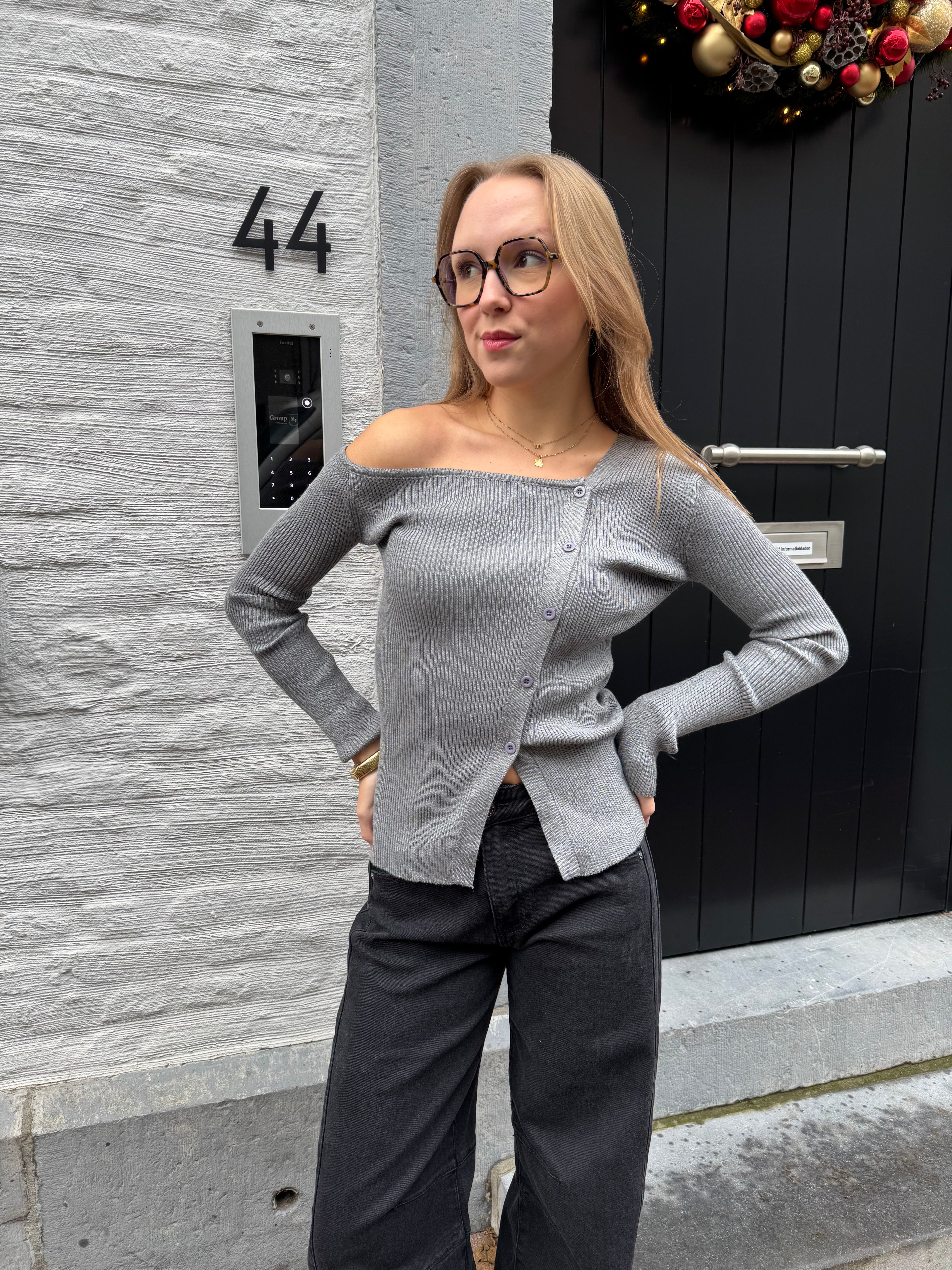 Asymmetric sweater grey